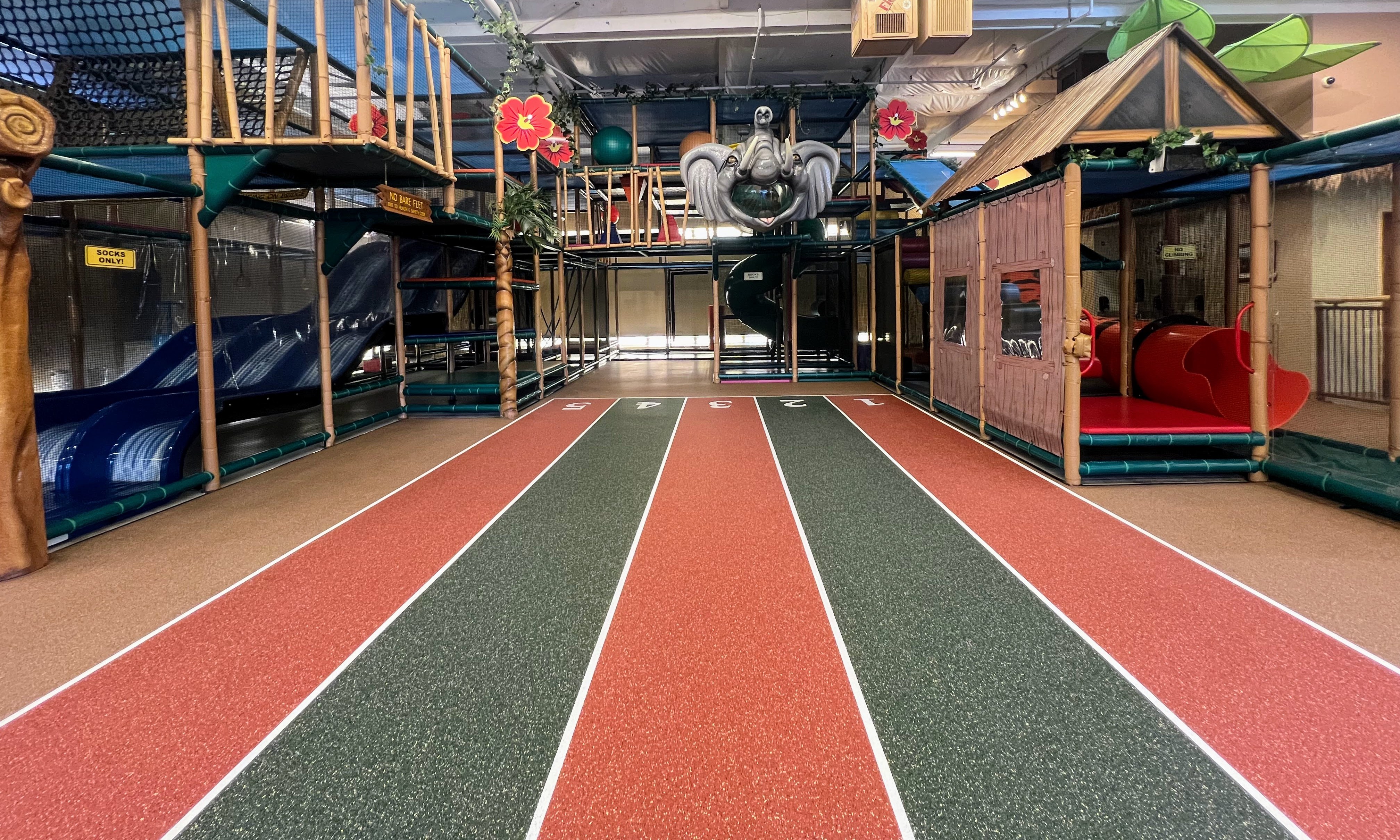 Inside Safari Run Sunnyvale - elephant overhead and numbered running track